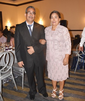 Los padres del novio, Juan Ángel Fuentes y Enma Serrano