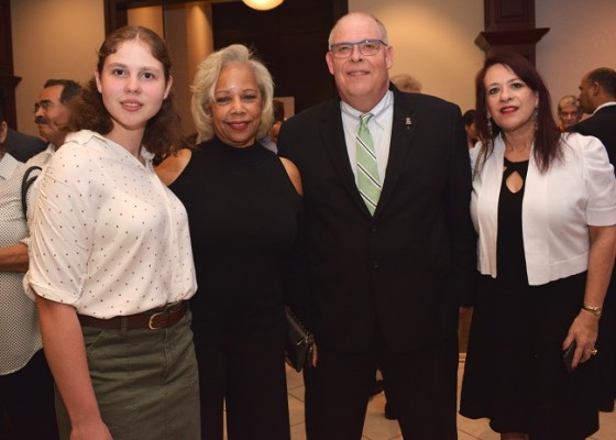 Maggie, Georgia y Lou Kratz con Johanna Rosenthal.