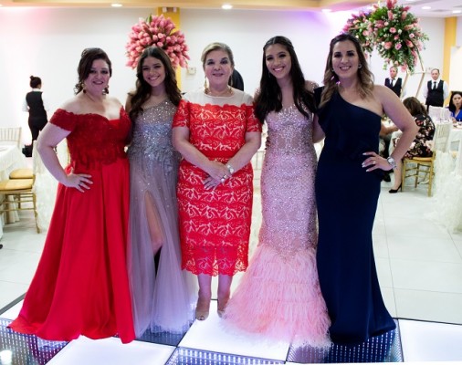 Marixa Fernández, Michelle Alexandra Matute, María Antonia Fernández de Suazo, Danielle Marie Kattán Suazo y Alexandra Suazo Fernández