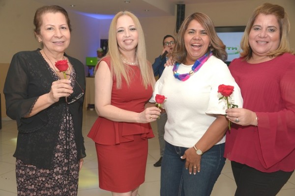 Mirtza Flores, Fanny Paredes, Carla Moncada y Zenia Oro.