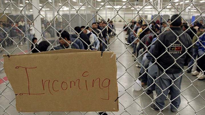 Gobierno de EEUU pretende alquilar propiedades en tres estados como “refugio permanente” para niños inmigrantes