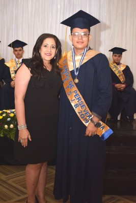 Otro de los graduados fue Fernando Rodríguez