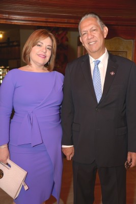 Patricia y Rey Canales.