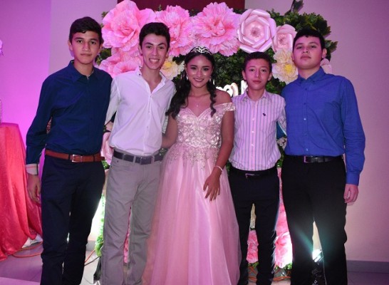 Sergio Sánchez, Mateo Márquez, Astryd Carolina Morataya Álvarez, Sebastian Perla y Anthony Valenzuela