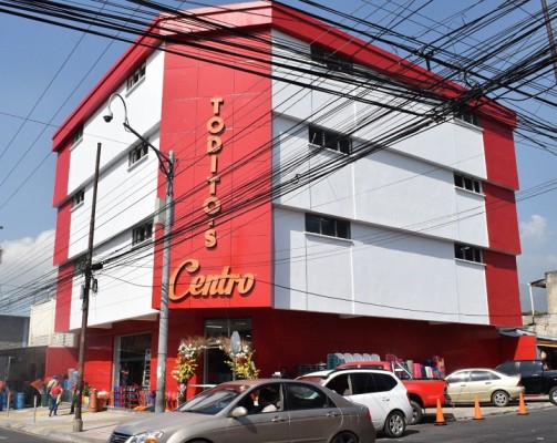 Acto de consagración por apertura del nuevo y moderno Edificio Toditos centro