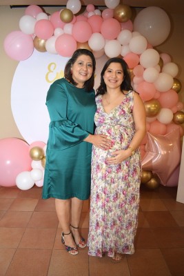 Wendy Santamaria junto a su hija, Alejandra Bennett de Doblado