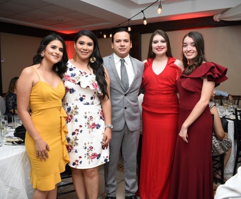 Alejandra Rosales, Lenny Banegas, Mario Banegas, Emma y Eva Gonzalez