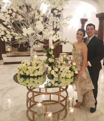 Andrea Interiano Discua y Gustavo Robelo Mestayer en su noche de boda civil