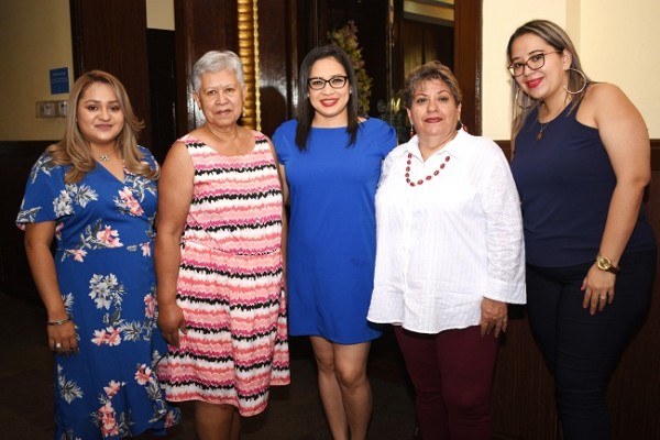 Bessy Mejía, Margarita Wom, Roxana Euceda, Mayra Vásquez y Gisel González