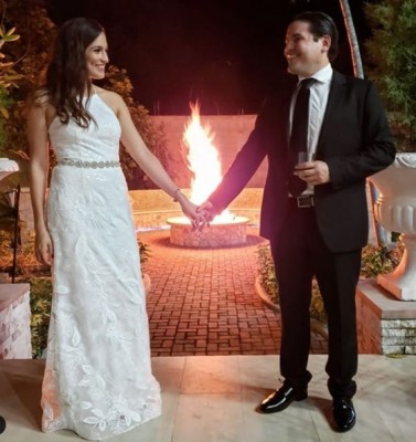 Mildred Reyes García y Samuel Bográn Castro en una fascinante imagen que refleja su gran amor.