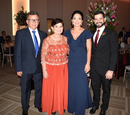 Carlos Caballero, Guadalupe Castellanos, Paola Herrera y Giancarlo Caballero