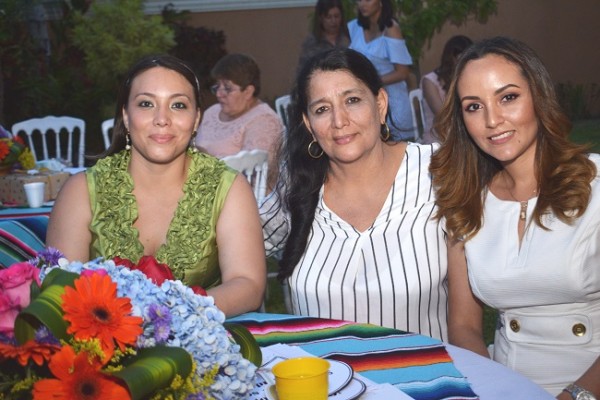 Catelyn Suazo, Jimena Amaya y Silvia Suazo.