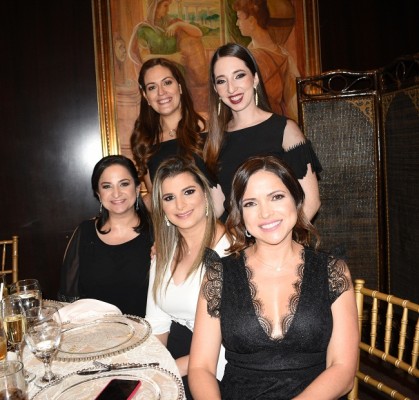 Cecilia de Sikaffy, Ana Larach, Rosmery Ganineh, Alicia Sikaffy y Sandy Ganineh