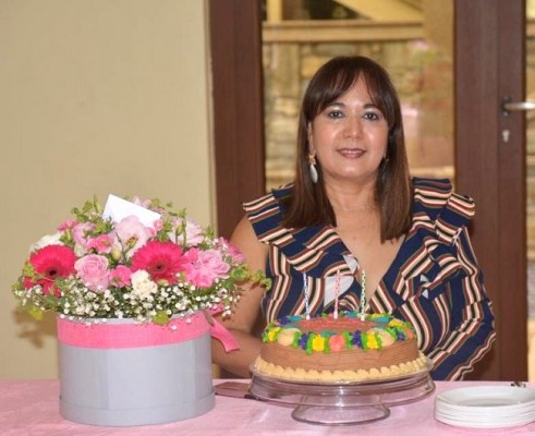Celebró su cumpleaños Maribel Arriaza, rodeada del cariño de su familia, amistades y compañeros de trabajo.