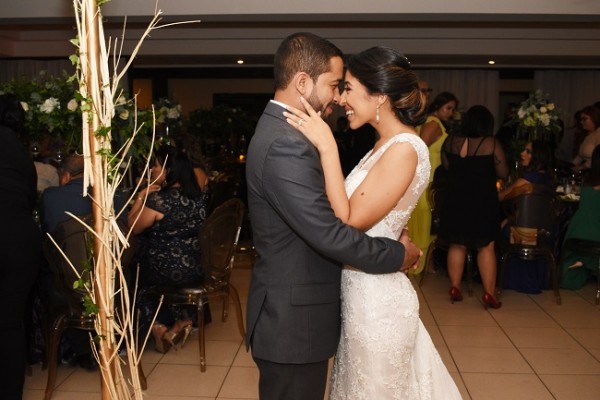 La dulce complicidad entre esta pareja de enamorados se hizo sentir en cada instante de su gran noche de bodas