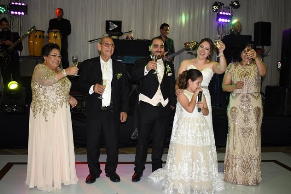 El inolvidable brindis por la felicidad de los esposos Jaar-Guzman, estuvo a cargo de Rannia, la primogénita de la feliz pareja.