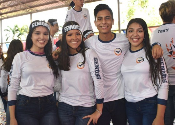 Dilia Santos, Johana Cruz, Brandon Rosales y Valeria López.