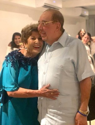 Don Jorge y doña Lily Faraj festejaron los 60 años de matrimonio con una reunión familiar en Roatán