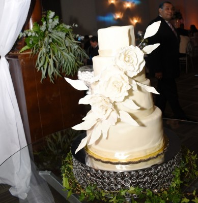 El delicioso pastel de bodas fue elaborado por la tía y prima del novio, Xiomara y Loyra Sánchez, respectivamente
