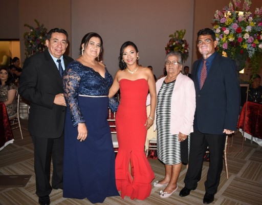Elder Díaz, Sayda Cruz, Miriam Domínguez, Yolanda Cardona y Roberto Domínguez