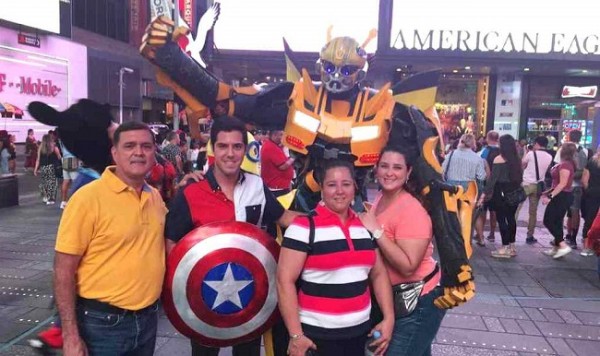Eliu, Juan, María y Keyla Rivera en Times Square New York
