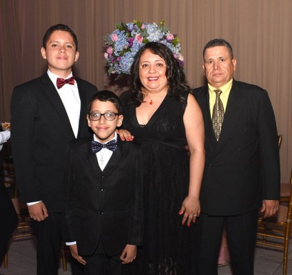 Jorge Calix Jr, Diego Calix, Dixiana Alvarado y Jorge Calix