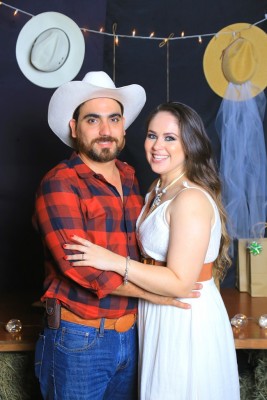 Juan Jaar y Tania Guzman se casan el sabado 10 de agosto