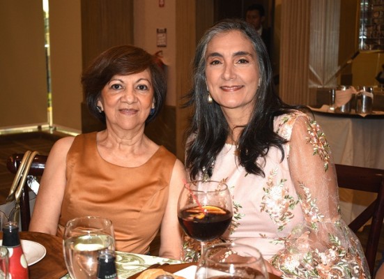 Julie Fajardo e Ivonne Icaza