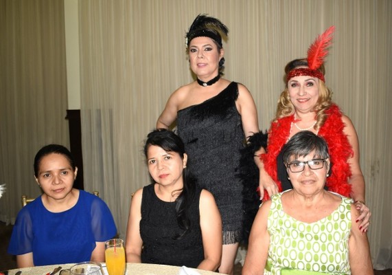 Karen de López, Martha de Robles, Ana Sánchez, Suyapa Sánchez y Carmelina de Robles