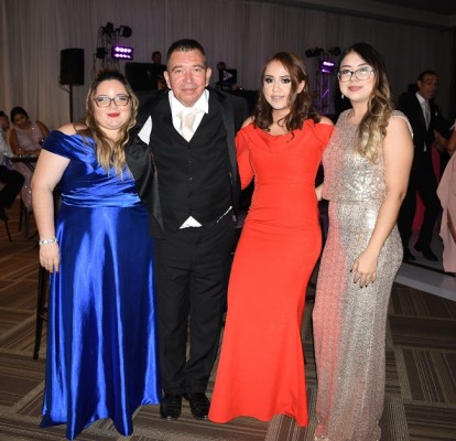 Kelly Guzmán, Marco Antonio Guzmán, Stephanie Moreno y Karla Guzmán
