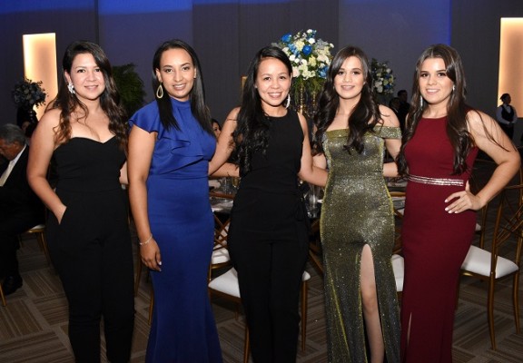 Kensy Arriaga, Gricela Escoto, Karen Arriaga, Andrea Escoto y Katherine Escoto