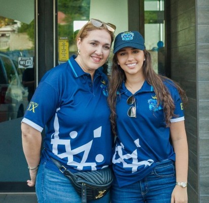 La presidenta del Senior Cabinet de la EIS Katherine Celeste Fajardo con su madre, Celeste Di Mise de Fajardo