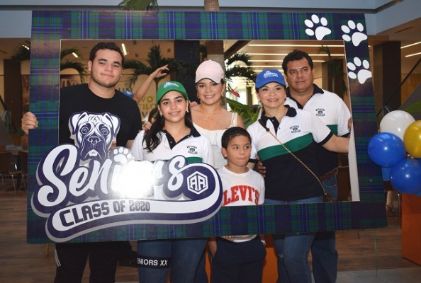 Larissa Bonilla con su familia
