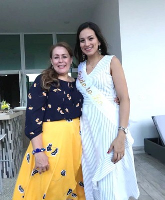 Lia Castro de Bográn con su futura nuera Mildred Reyes