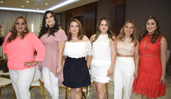 Ligia Pascua, Angel Thumann, Lesly Borjas, Melissa García, María José García y Montserrat Hernández, hermana de Mónica Hernández de Handal.