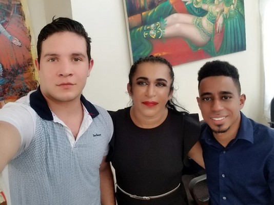 Los directores del Miss Teem Honduras Zoe Zavala y Jasson Stuar son los nuevos arrendatarios del Reinado de la Feria Isidra 2020... Después de una reunión de trabajo con ejecutivos de la unidad de Turismo de la Municipalidad Ceibeña...