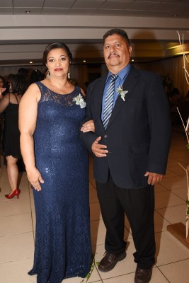 Los padres de la novia, Mario Paz y Lizzette Oquelí