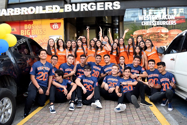 Seniors del Liceo Bilingüe Centroamericano reciben su año “Like a basketball players”