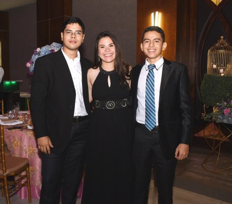 Marcelo Larios, Valeria Larios y Roger Carranza