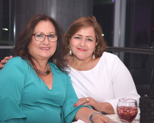 Margarita Duarte y Linda Castro de López.