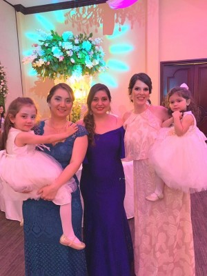 Mariana Dubón, Any Flores, Cristina Flores, Joscelyn Dacarett y Paula Flores