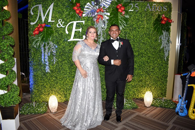 Fiesta carnaval en las bodas de plata Cardona-Rápalo