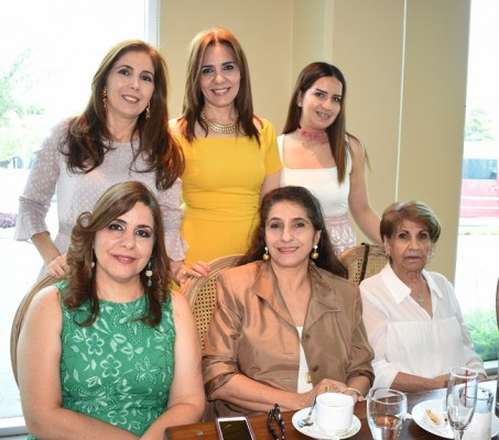 Mary Segebre, Leyla Abuid, Wadia Abuid, Wafa, Lima y Nelly Zgheibra