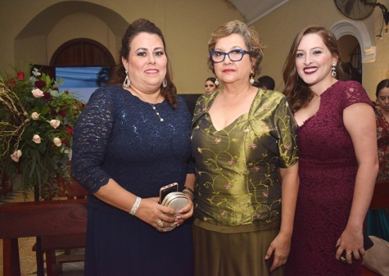 María Eugenia de Arias, María Judith Cueva y María Judith Torres.