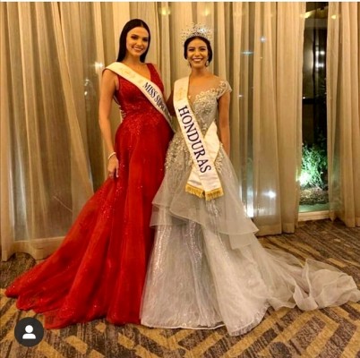 La coronación estuvo a cargo de la Miss Supranacional actual de nacionalidad boricua…Asistieron varias ex reinas de belleza y la señora Sandra Cuevas Hernández