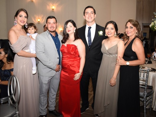 Nicole Rivera, Amanda Pedroza, Eliu Rivera, Karen Rivera, Marlon Rivera, Nabila Turcios y Laura Boadla