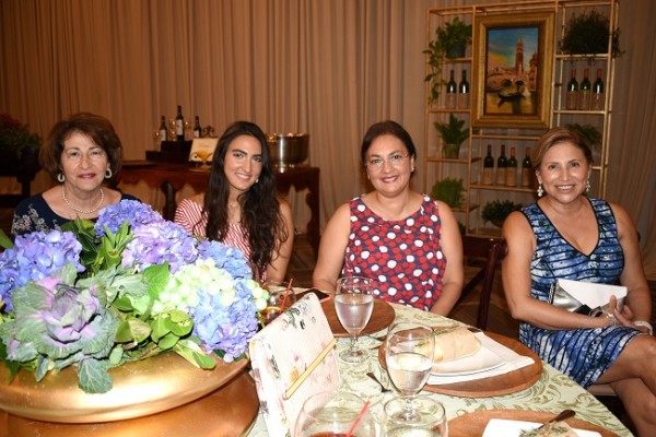 Rabab Handal, Jennifer Yuja, Marta Velasquez y Jenny Yuja.