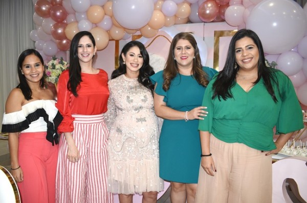 Salome Altamirano, Alejandra Cárcamo, Mónica de Handal, Erika San Martin y Alejandra Moreno