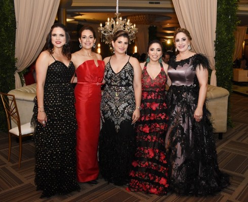 Sandy Ganineh, Cecilia Heredia, Alicia Sikaffy, Tagrid Sikaffy y Nadia Ganineh