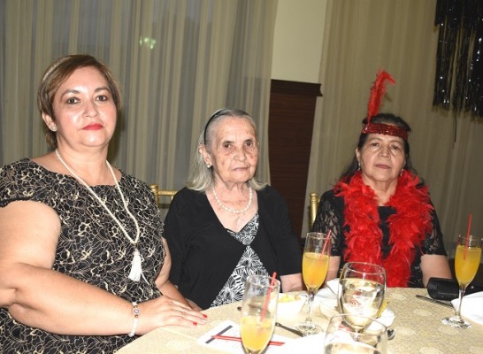 Senayda de Orellana, Victoria Molina y Martha Sánchez
